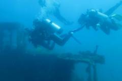 divers-ship